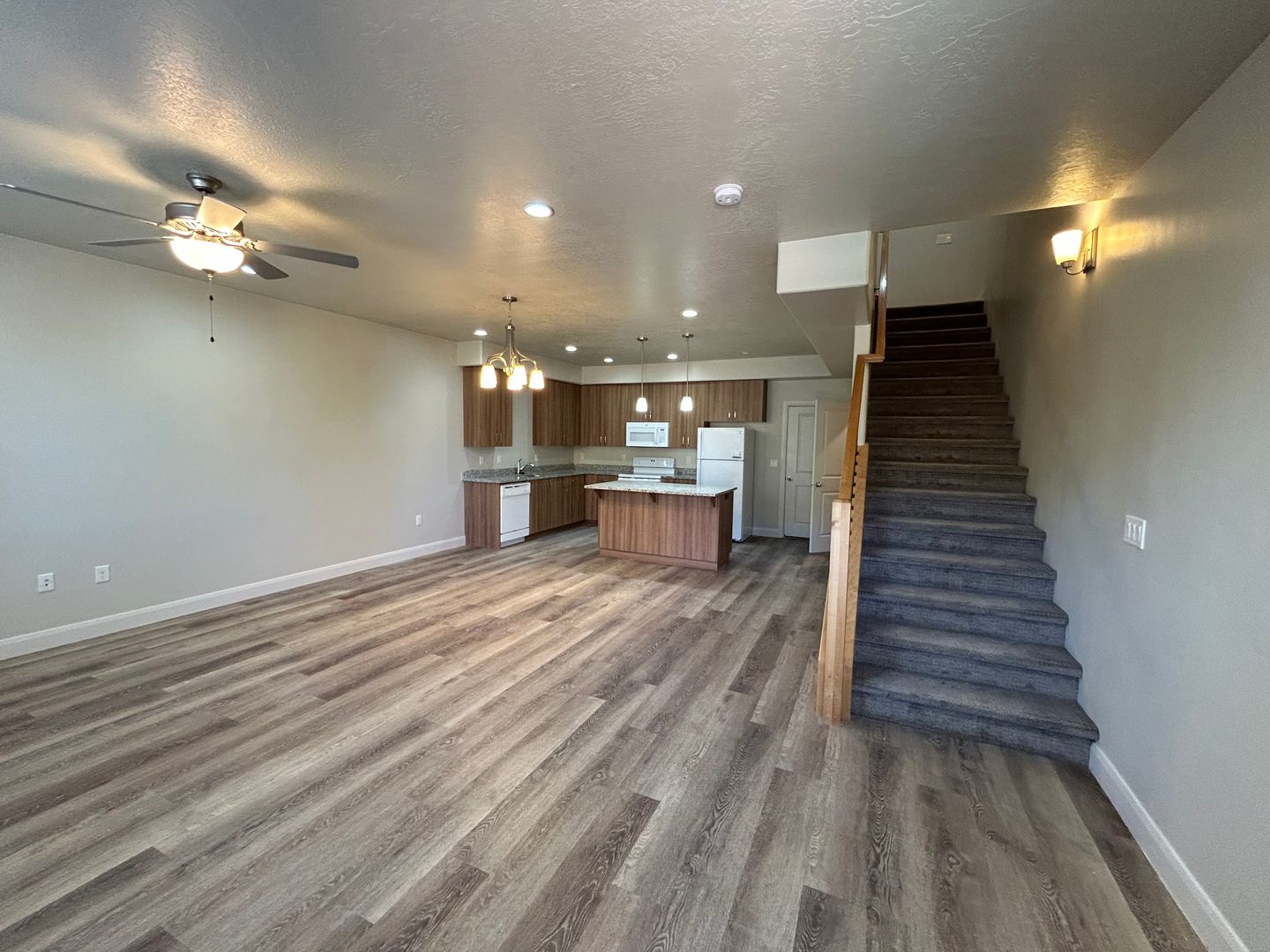 3 bed 2 bath Townhome for rent, small dog allowed!