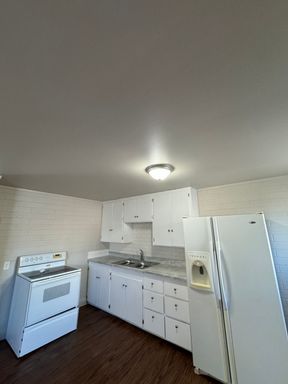 Coming in November 10th-Newer remodeled 1 bedrm 1 bath in downtown St George! – photo 1