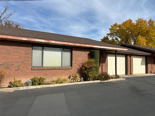 Available now -2 bed, 2 bath, 1 car garage. Heart of St George – photo 1