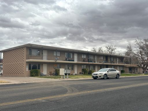 Available October 9th! 2 bedroom 1 bath apartment in downtown St George. – photo 1