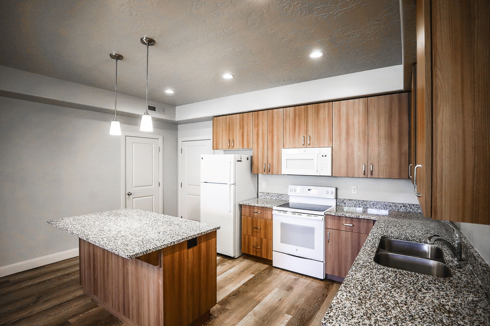 Cambria 21 9 of 12
