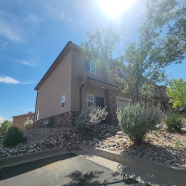 Available August 20! Beautiful 3 bed, 2.5 bath with Community amenities! – photo 1