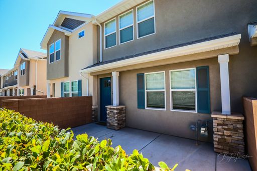 Available 10/10 - 3 bed 2 bath Townhome for rent, small dog allowed! – photo 1