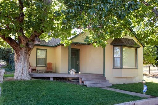 4 Bed, 2 Bath Furnished Home In Veyo!