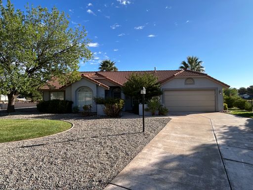 Available 10/1/2026Furnished 3 Bed, 2 Bath, 2 Car Garage Home – photo 1