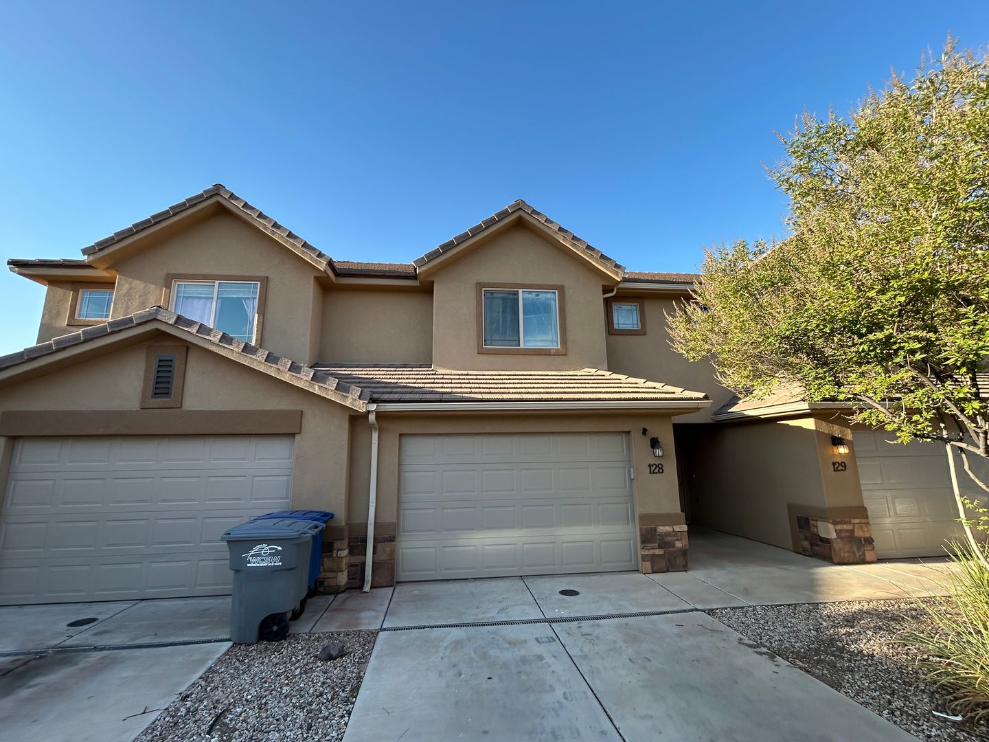 3 bed, 2.5 bath, 1.5 Car Garage