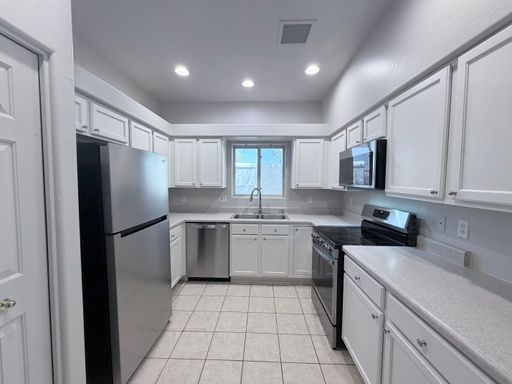 $500 Off First Months Rent! Charming 3 Bedroom, 2 Bathroom Casa Grande! – photo 1