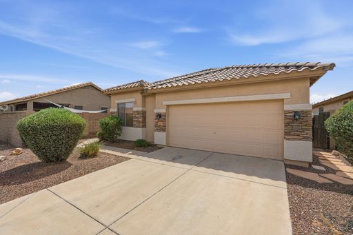 Spacious 5-Bedroom Surprise Farms Home with Pool – photo 1