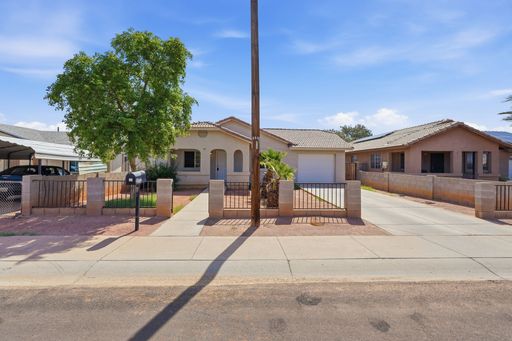 Room to Spread Out – 4 Bed, 2 Bath Home in Casa Grande – photo 1
