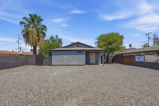 Move In Special - Updated 3-Bedroom Phoenix Duplex with Private Yard – photo 1