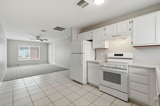 Move In Special - Bright two-bedroom, one-bath apartment