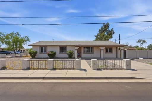 Modern 4BR Home with Upgraded Kitchen & Fenced Backyard – photo 1