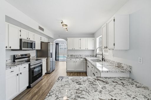 Beautifully maintained 3-bedroom, 2.5-bath home with no HOA! – photo 1