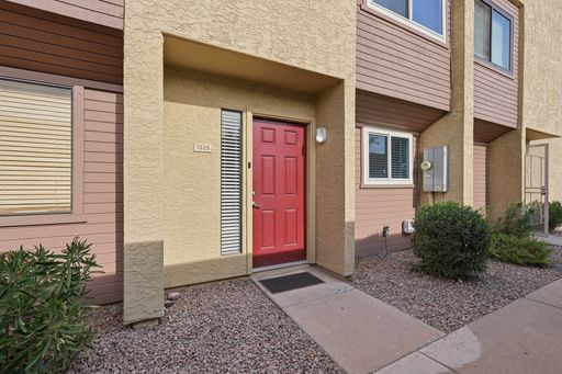 Beautifully Remodeled 2BR/2.5BA Townhouse walking distance from ASU! – photo 1