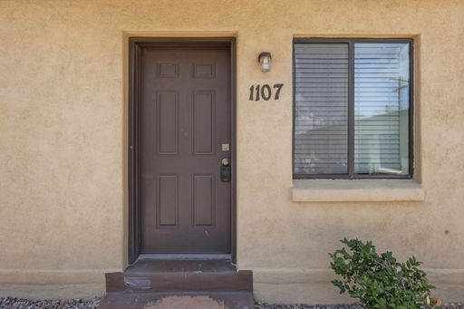 1 Month Free Rent! Studio Apartment in Gated Community close to Downtown Tucson! – photo 1