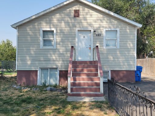Cute two bedroom upstairs apartment – photo 1