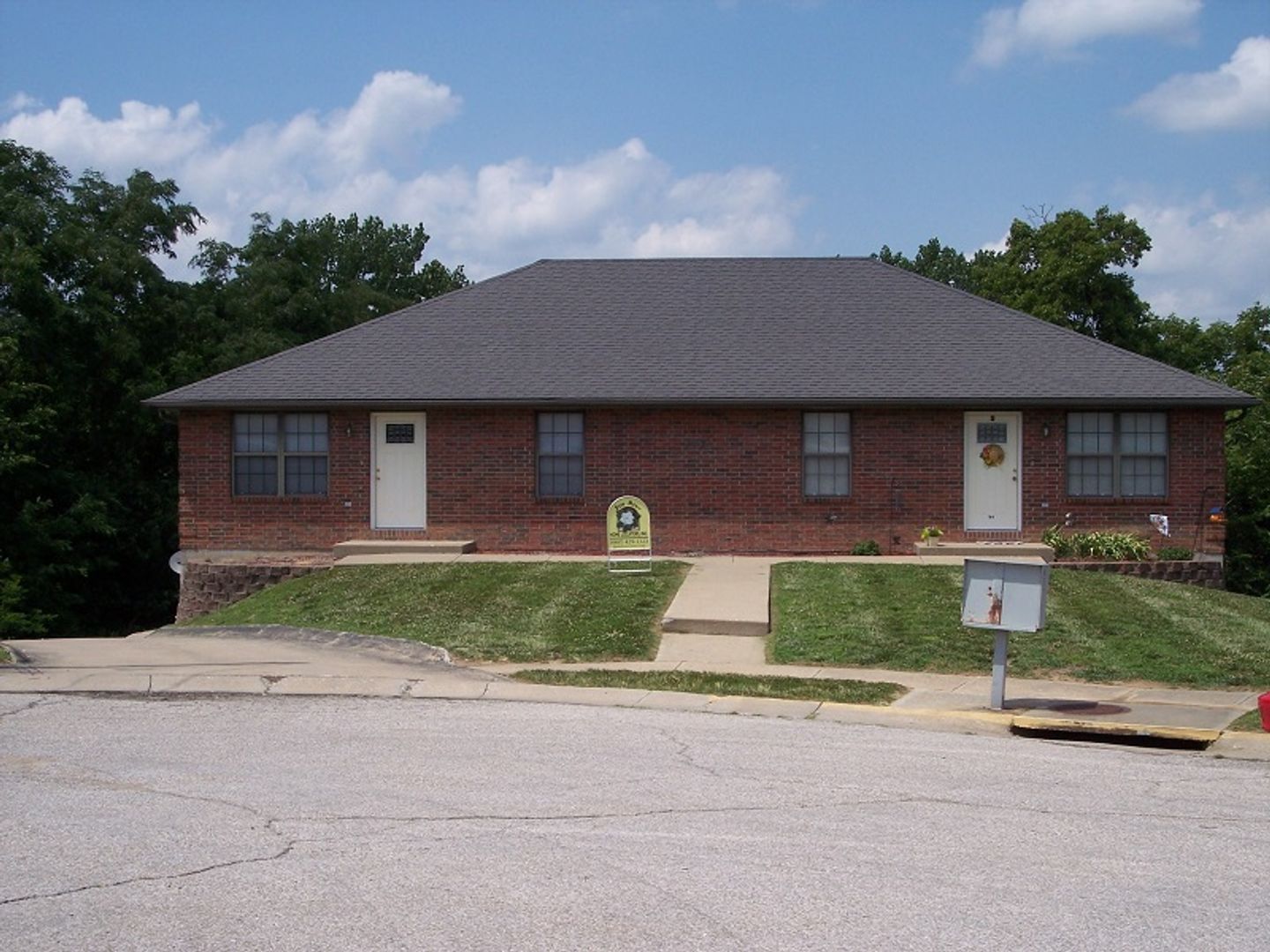 Warrensburg Apartment: 708 Streck Ct