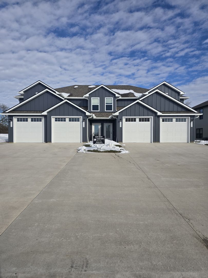 WARRENSBURG Apartment: 353 SE 70 RD