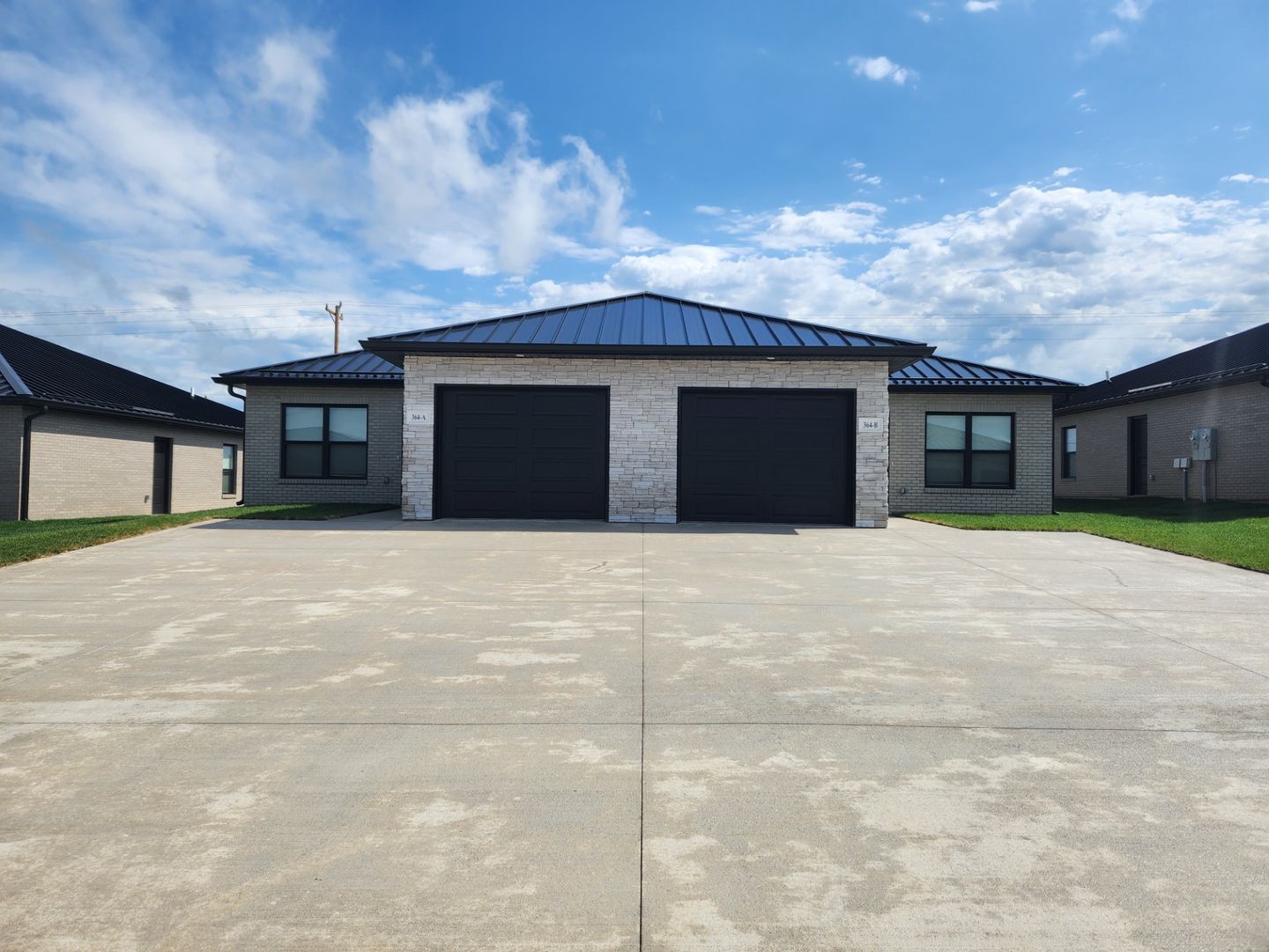 Warrensburg Apartment: 354 SE 95 RD