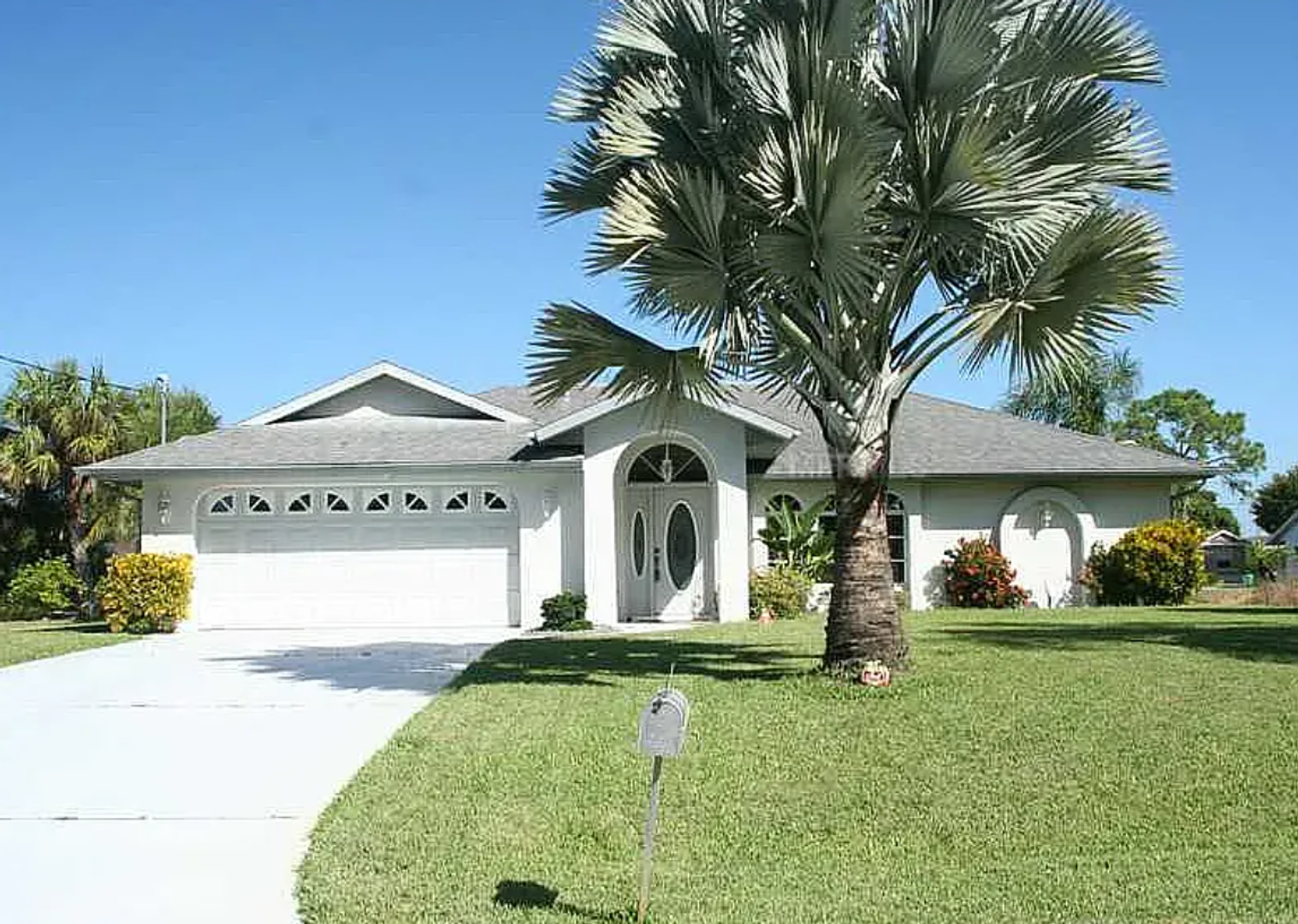 Englewood House: 2583 Oberon Rd