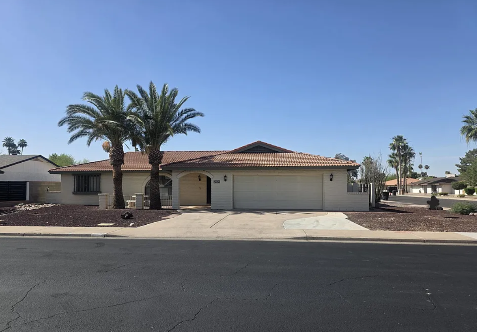 Mesa House: 2409 E Jensen St