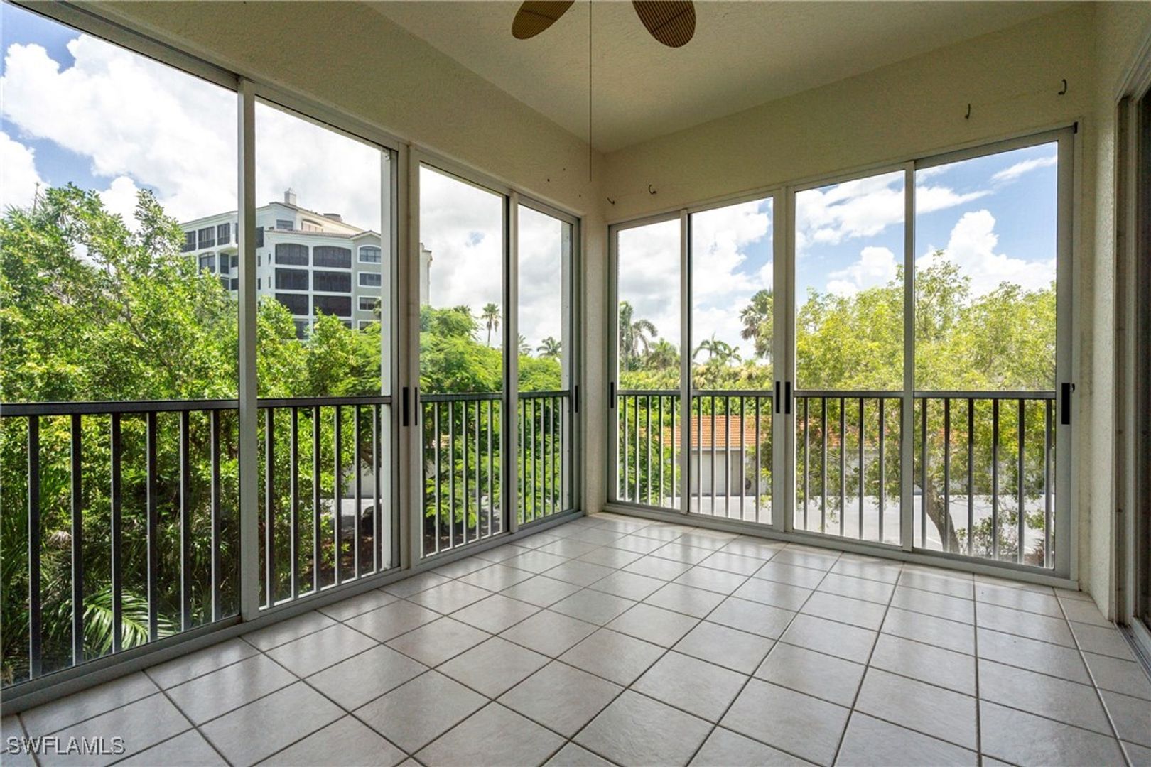 Fort Meyers Condo: 14815 Laguna Dr #103
