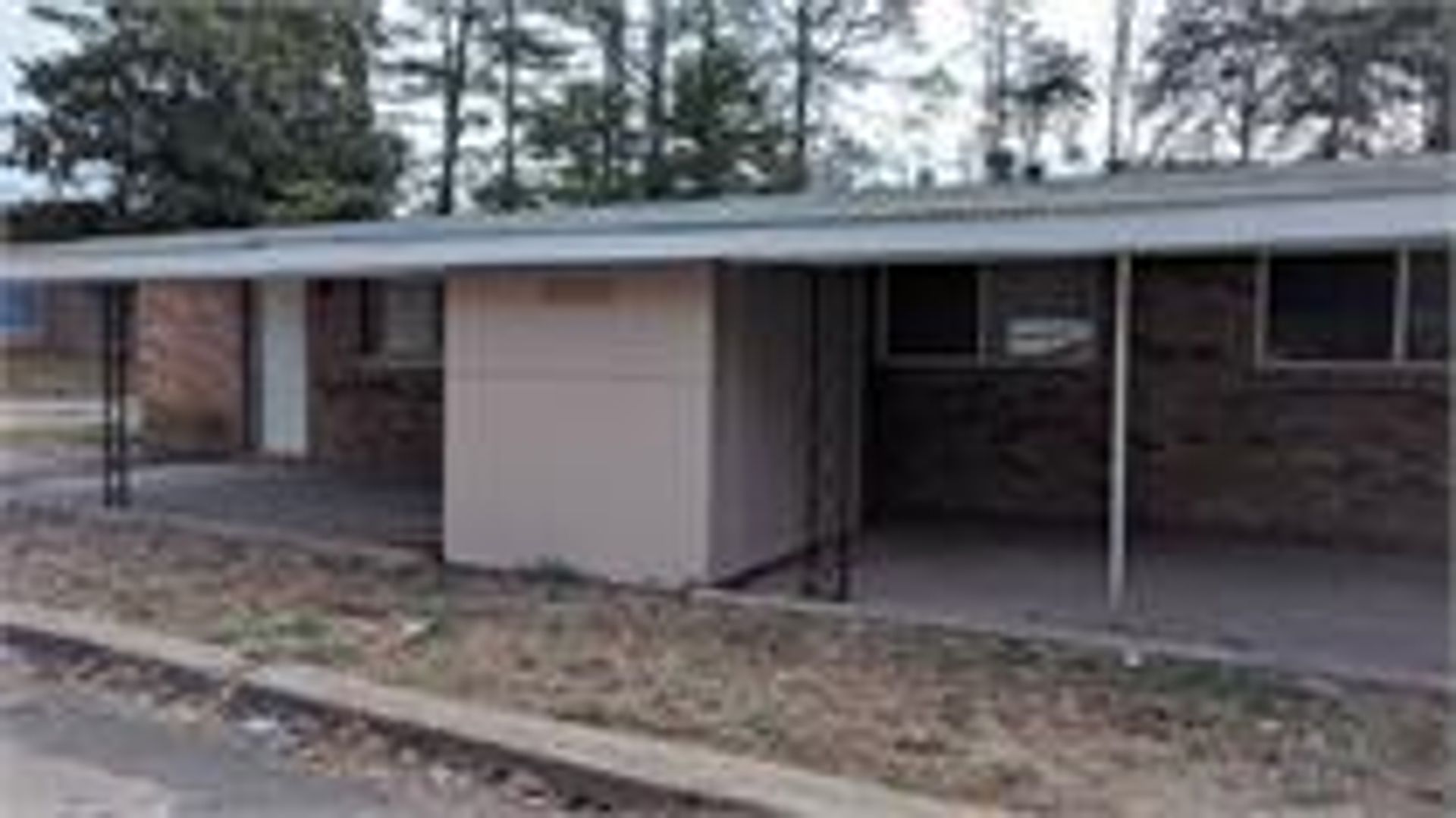 Stone Mountain Apartment: 4960 Central Dr