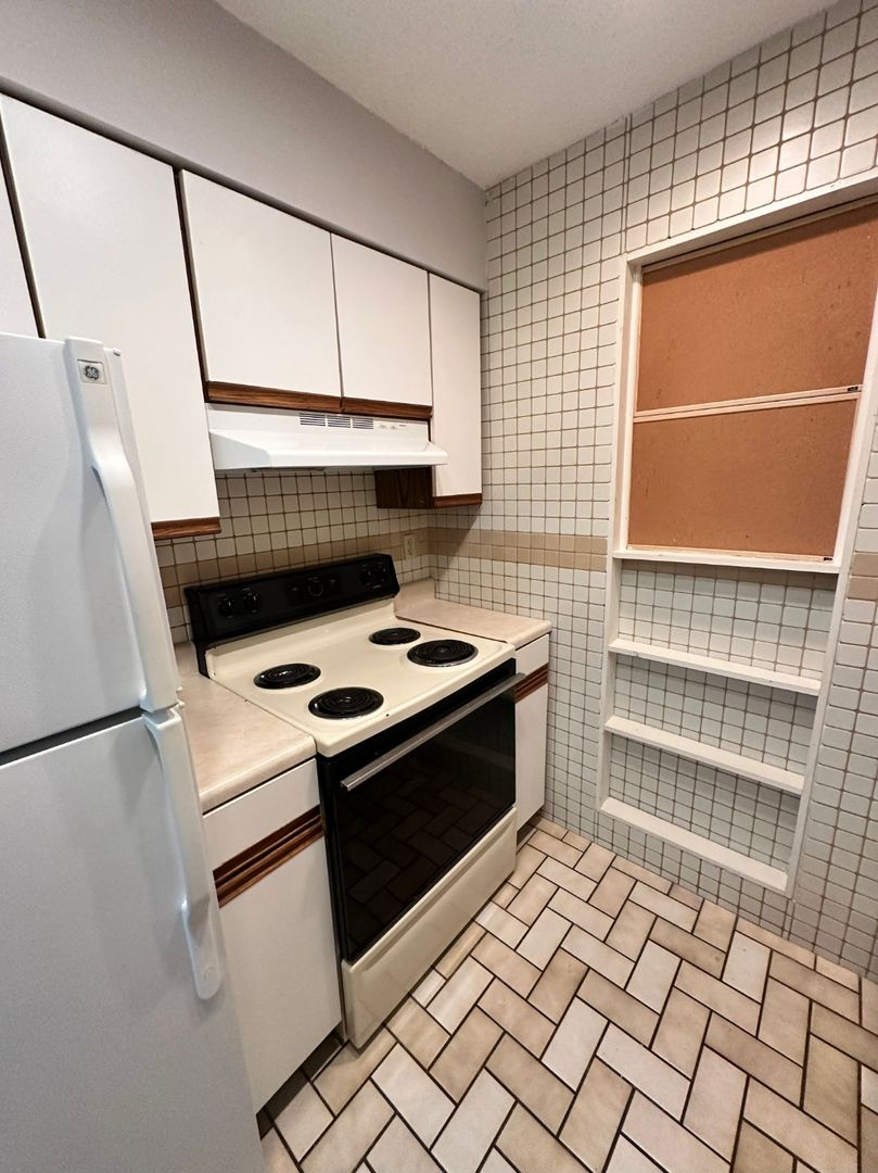 Champaign Apartment: 800 S Mattis Ave