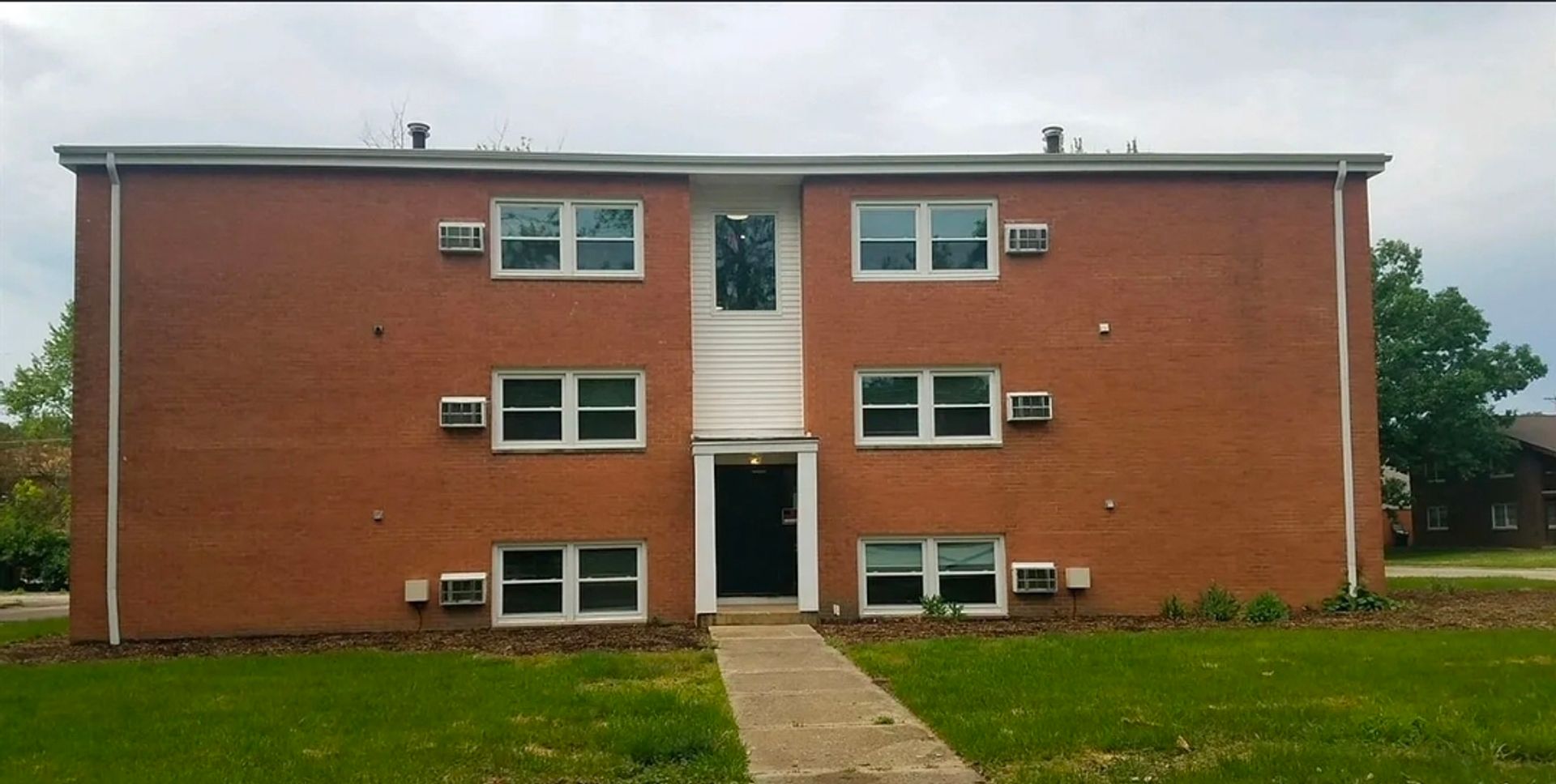Urbana Apartment: 1306 Silver St.