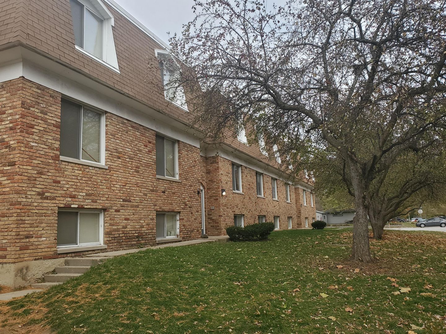 Champaign Apartment: 905-907 S Mattis Ave