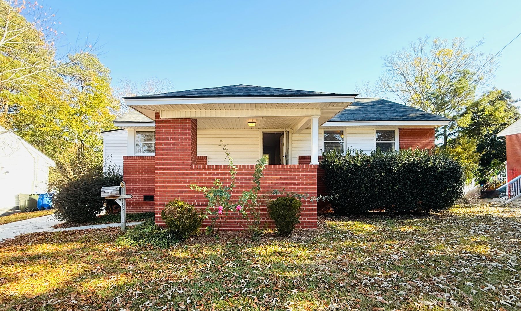 Fayetteville House: 463 McRae Dr