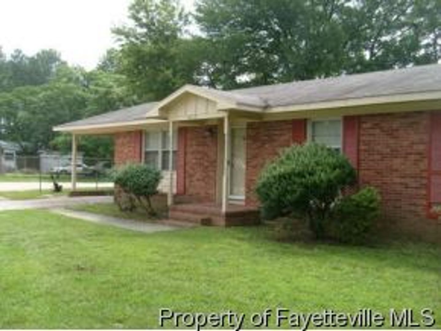 Fayetteville House: 4912 Rosehill Road
