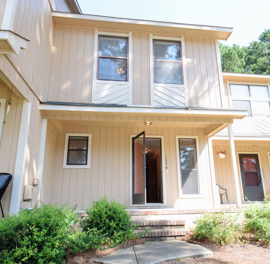 Fayetteville House: 1276 N Forest Dr