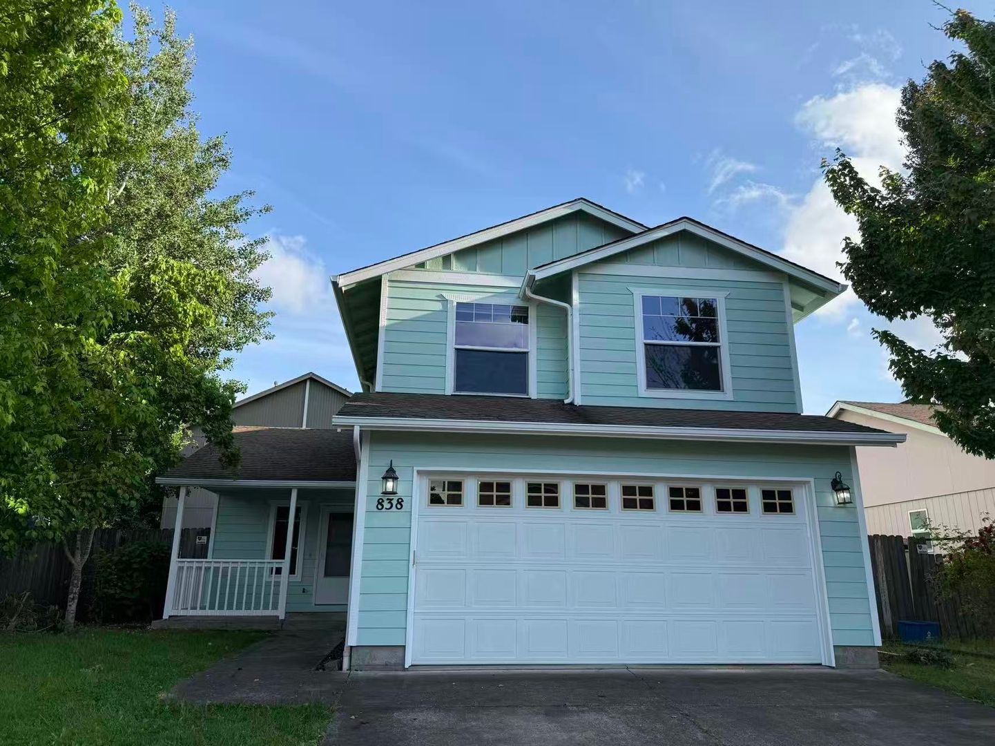 Albany House: 838 NW Riverbow Ave.