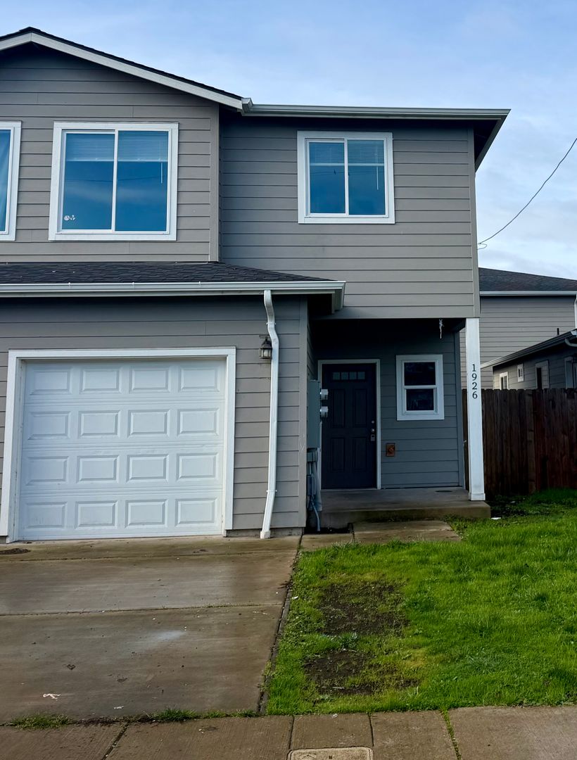 Albany House: 1926 Washington St