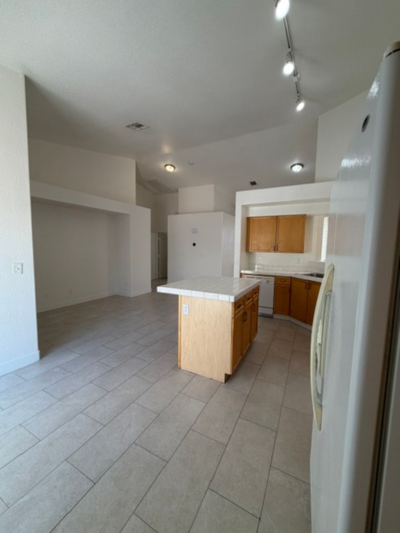 3433 Golden Sage Dr 9 of 12