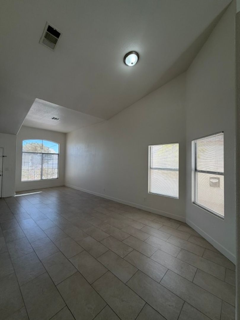 3433 Golden Sage Dr 4 of 12