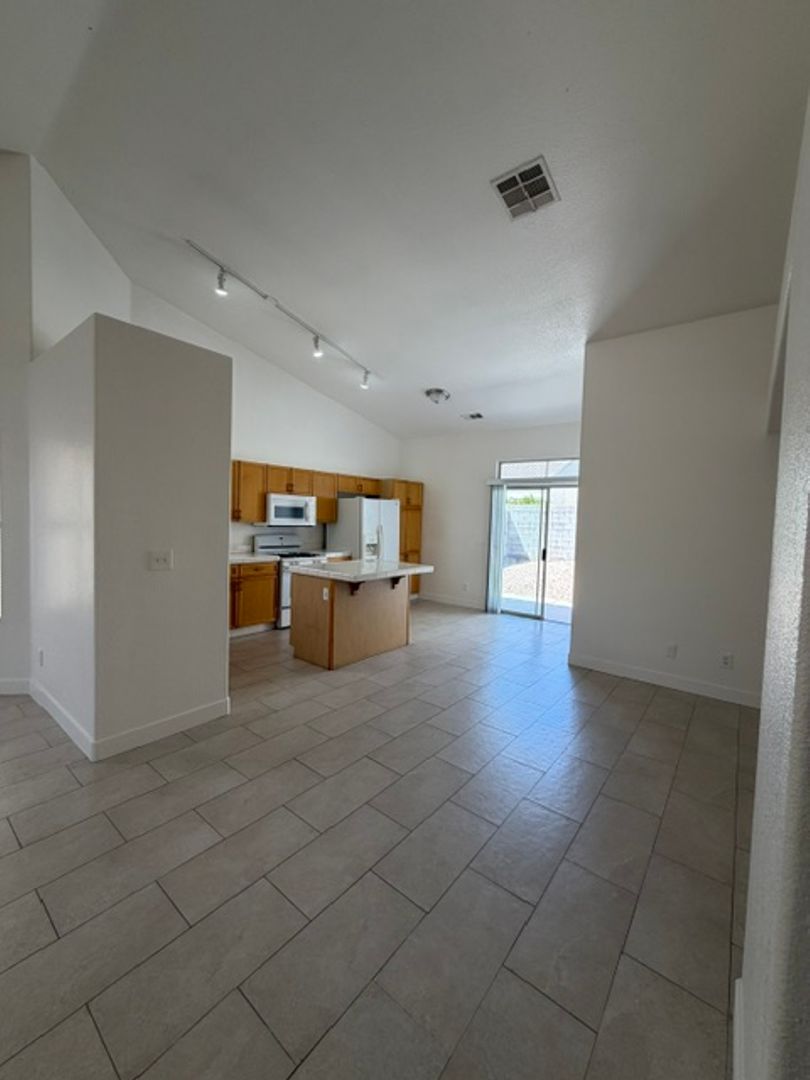 3433 Golden Sage Dr 6 of 12
