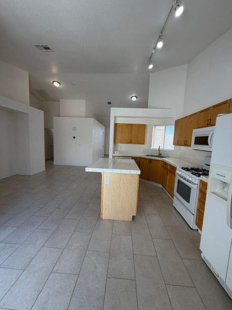 3433 Golden Sage Dr 10 of 12