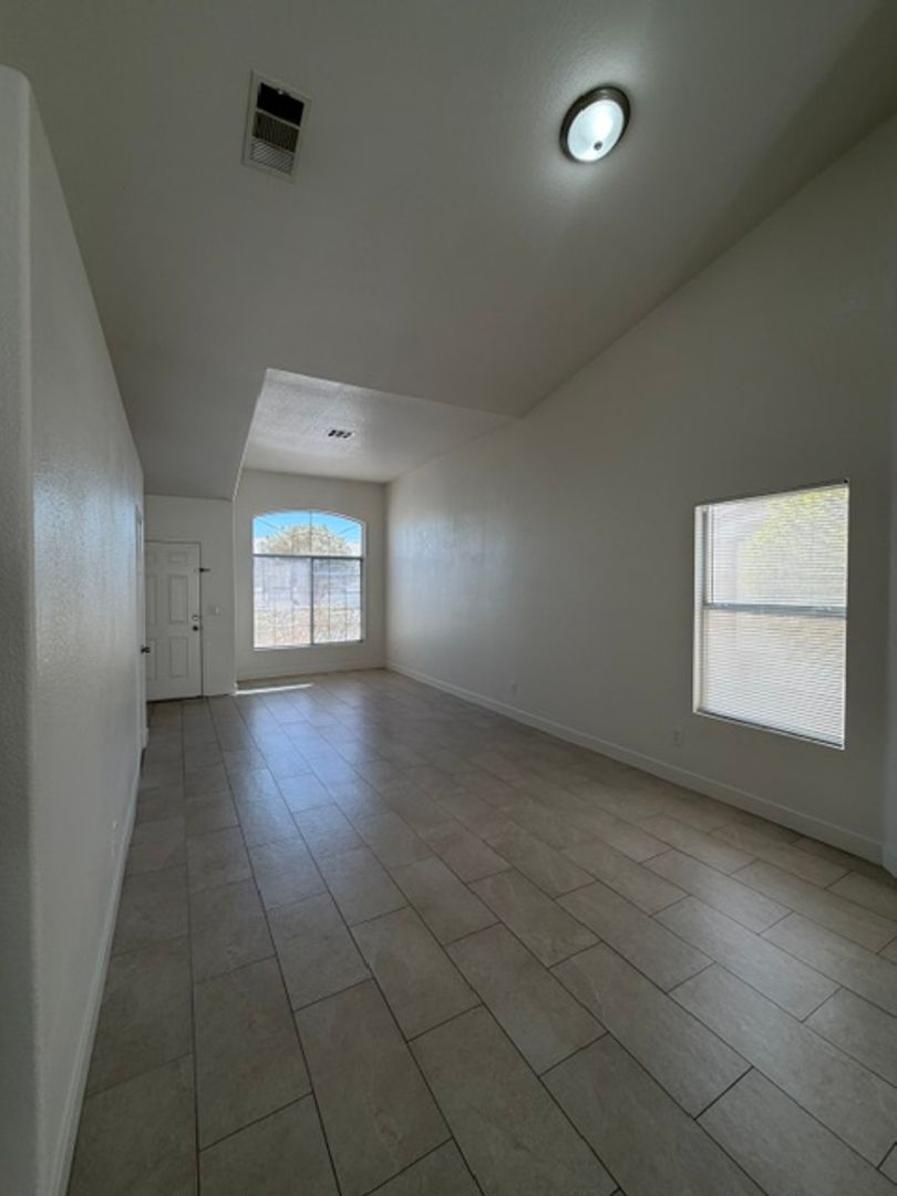 3433 Golden Sage Dr 3 of 12