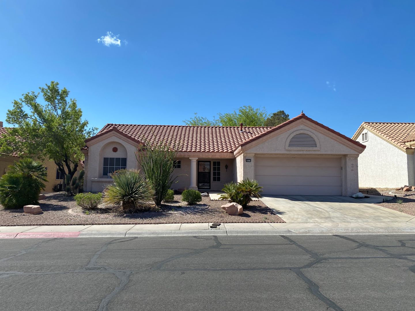 Sun City Summerlin - 55+ Community. Rare 2-bedroom