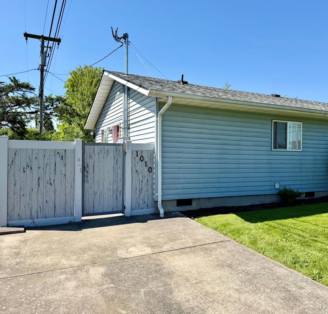 Albany Apartment: 1004-1010 24th Avenue SE