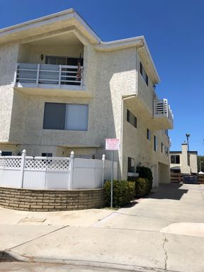 Studio Unit with Extra Large Garage – photo 1