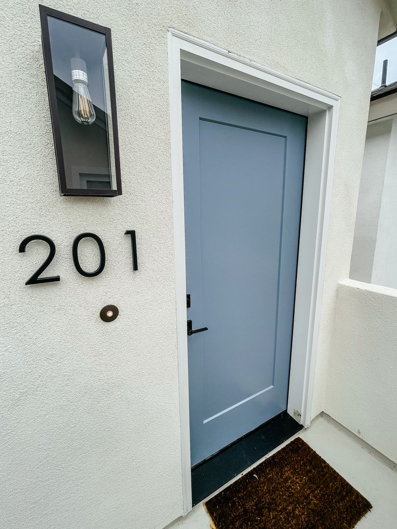 Huntington Beach Apartment: 204 18th St