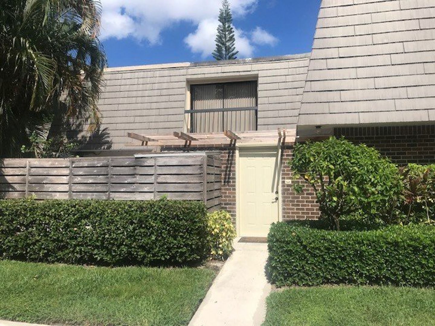 Palm Beach Gardens Townhome: 1522 15th Terrace