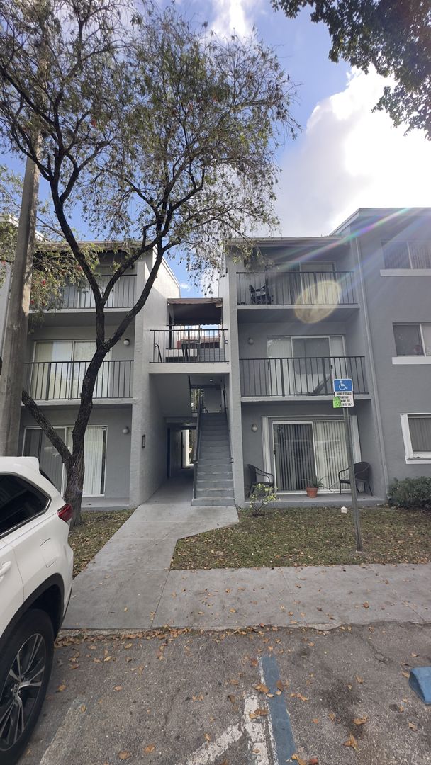 West Palm Beach Condo: 1068 N Benoist Farms Road #307