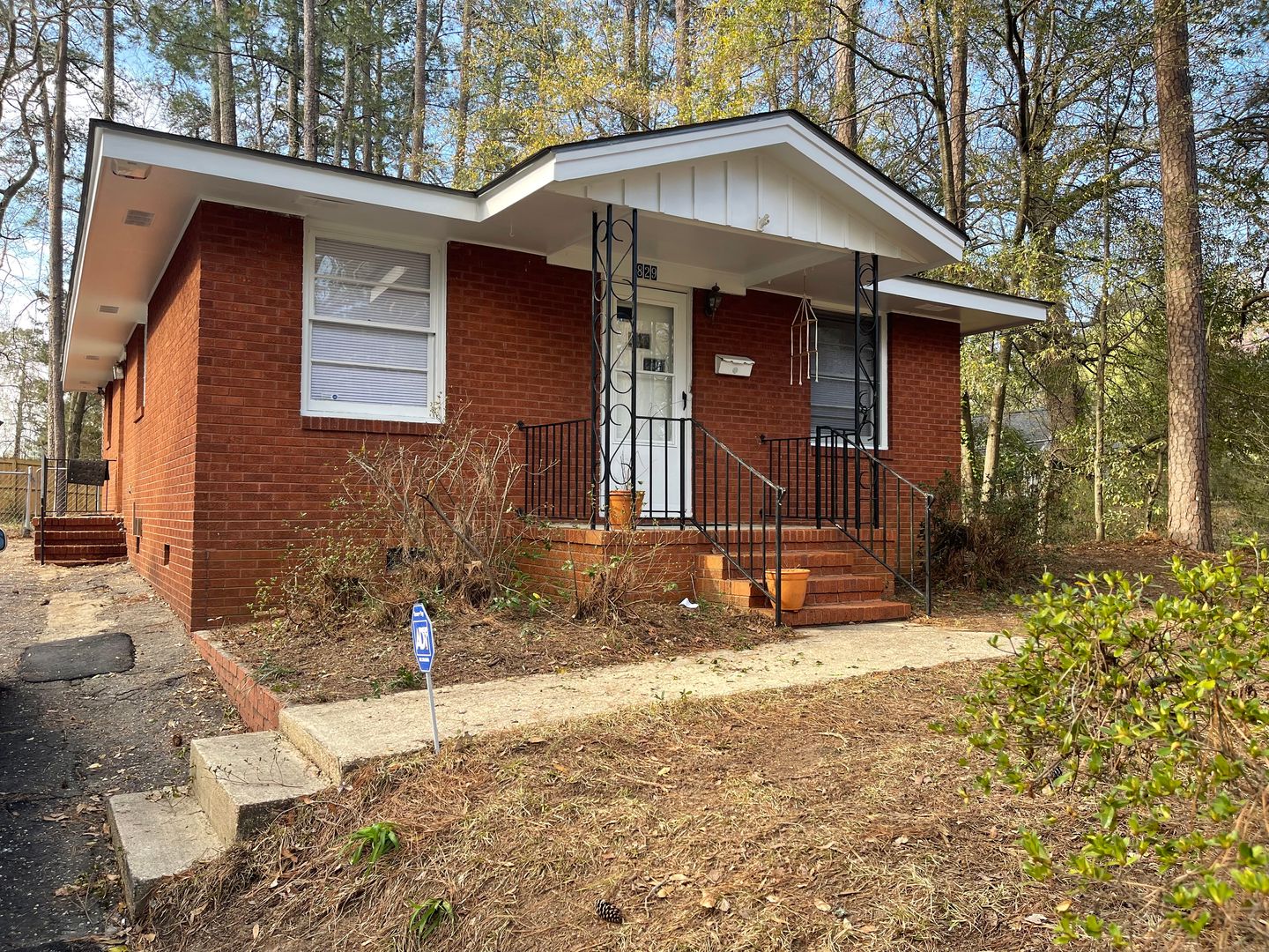 Fayetteville House: 829 W. Rowan Street