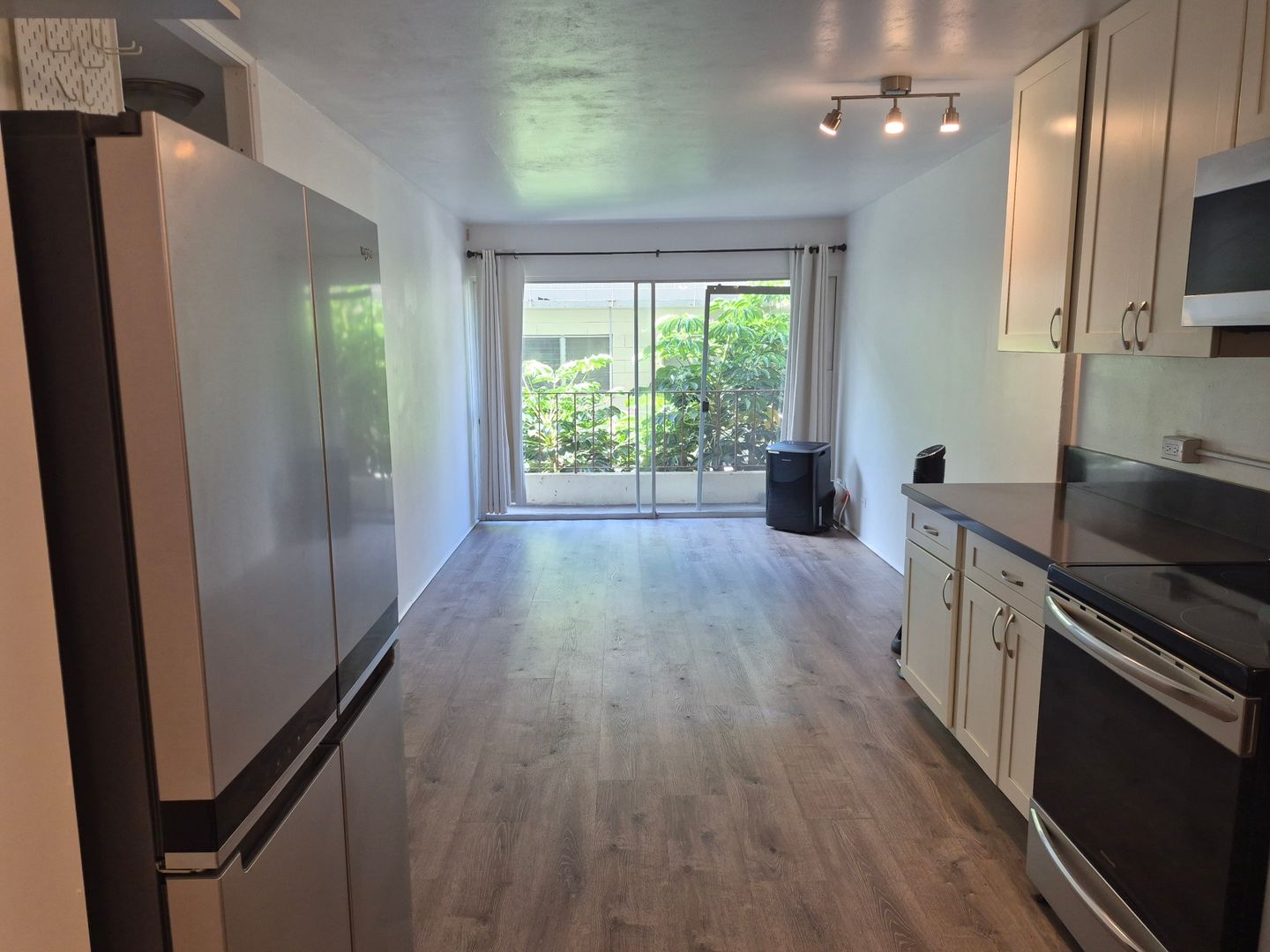 honolulu House: 222 Kaiulani Ave #303