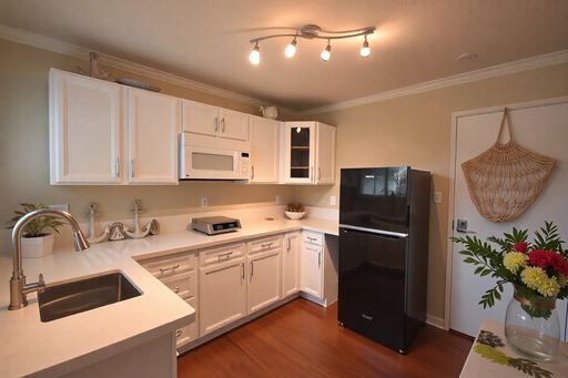 Large Kailua Studio - Utilities Included. $2200/mo