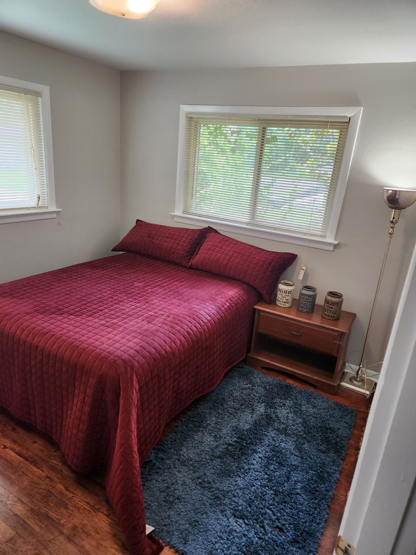 St. Louis Apartment: 819 Thatcher Ave - 1B